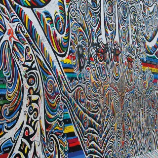 Street Art sur le mur de Berlin Allemand